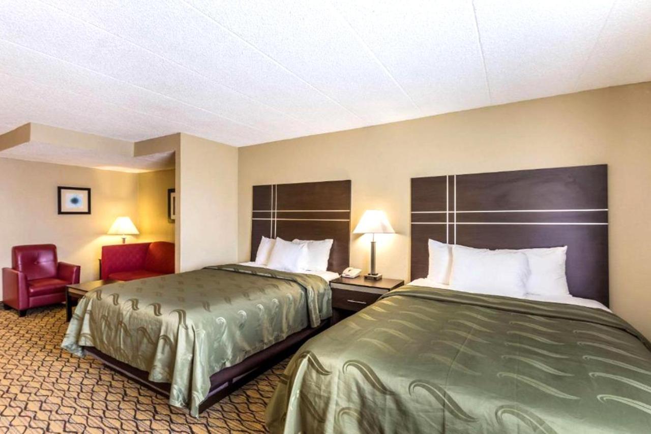 Quality Inn & Suites Milwaukee Zewnętrze zdjęcie